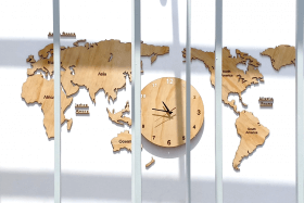Bản Đồ Gỗ Gắn Tường World Middle