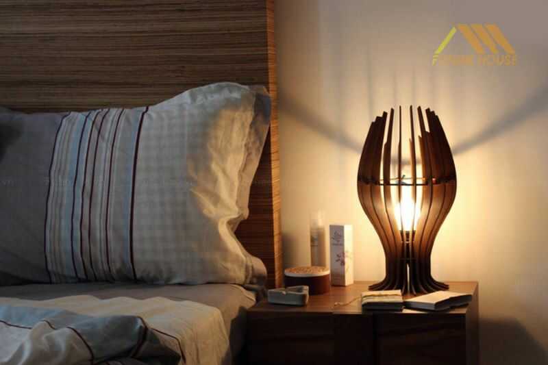 Đèn gỗ để bàn mang đến ánh sáng dịu nhẹ cho giấc ngủ của bạn