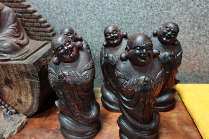 Các vật điêu khắc nhỏ